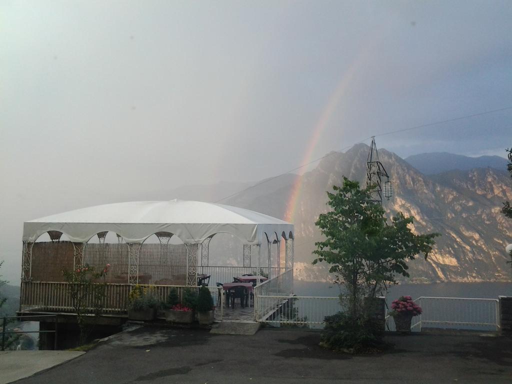 Hotel Poggio D'Oro Riva di Solto Kültér fotó