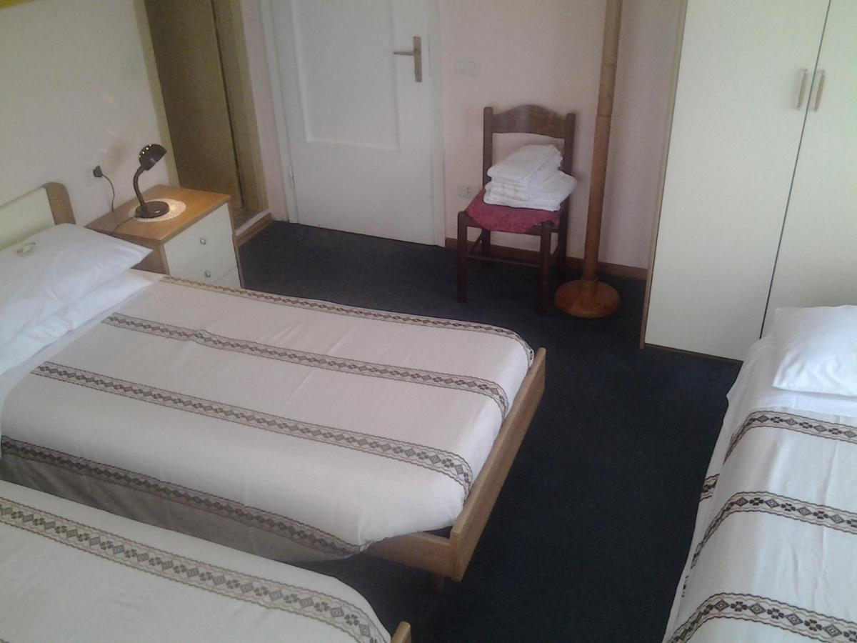 Hotel Poggio D'Oro Riva di Solto Szoba fotó