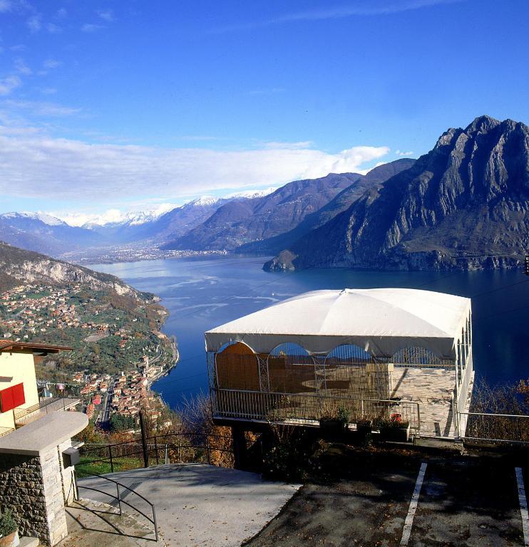 Hotel Poggio D'Oro Riva di Solto Kültér fotó