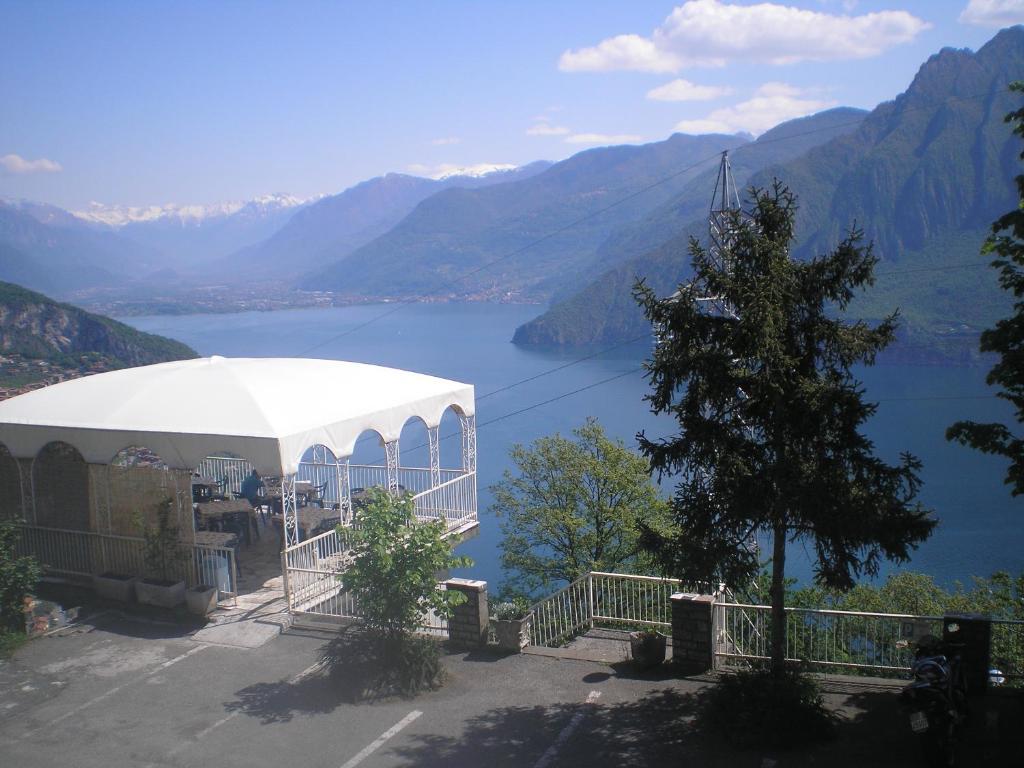 Hotel Poggio D'Oro Riva di Solto Kültér fotó
