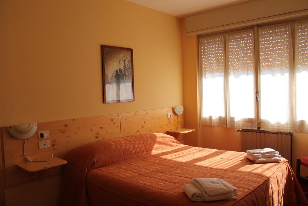 Hotel Poggio D'Oro Riva di Solto Kültér fotó