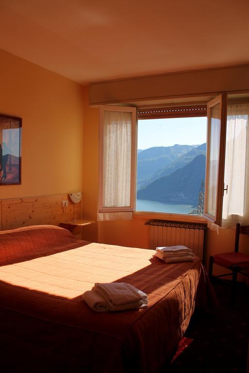 Hotel Poggio D'Oro Riva di Solto Kültér fotó
