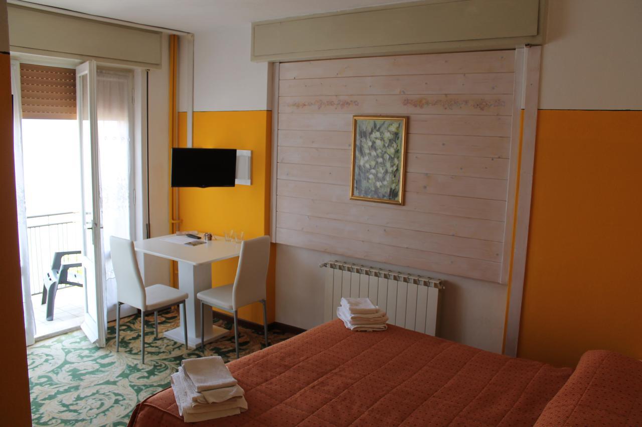 Hotel Poggio D'Oro Riva di Solto Kültér fotó